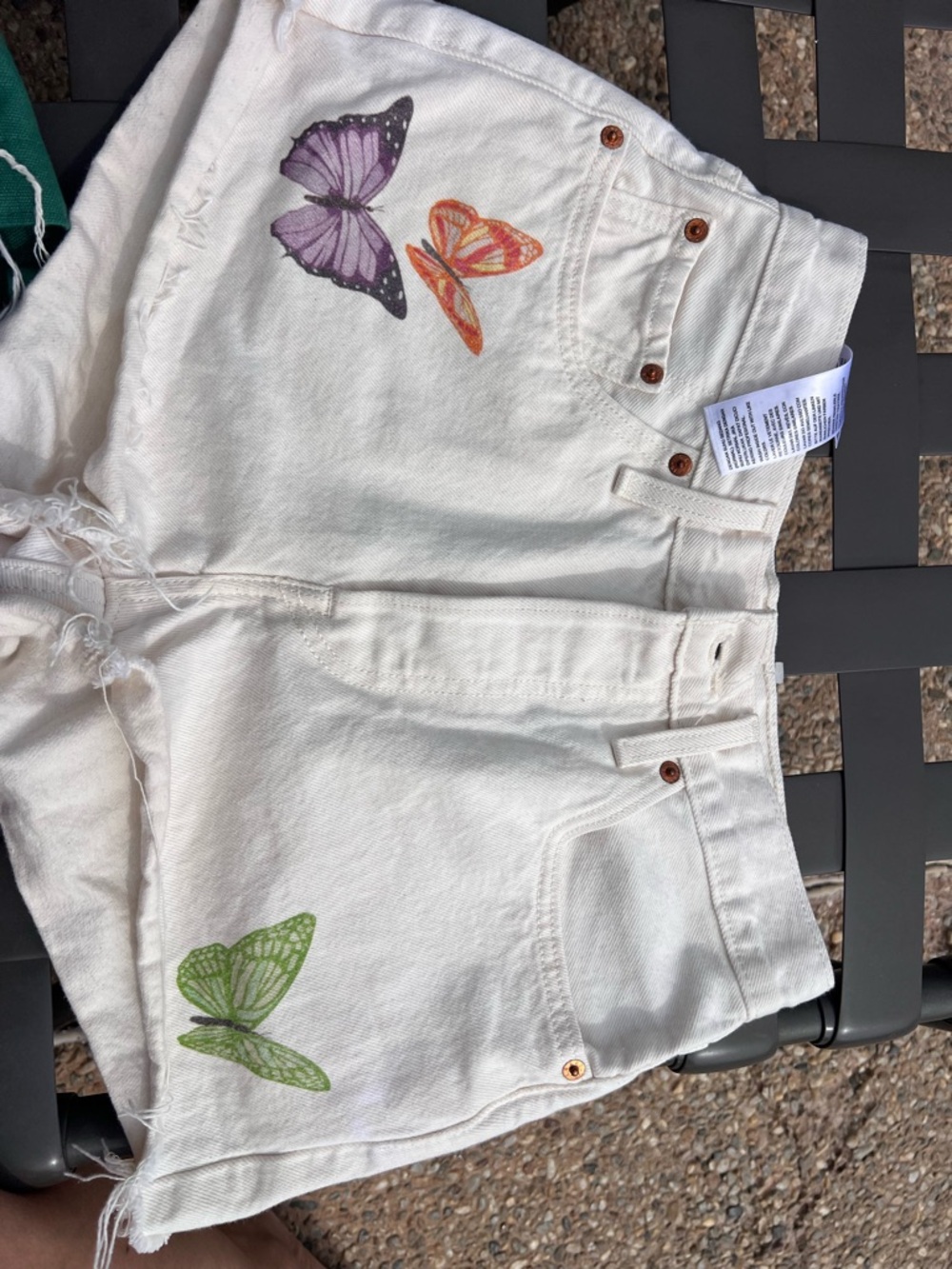 Levi's - Cream Butterfly Shorts